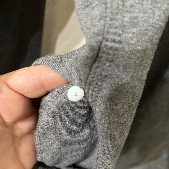 ❄️ ⛄️ Lululemon Savasana Wrap Charcoal Grey Strata Stripe Lined Sz 4 Thumbholes - Picture 5 of 9
